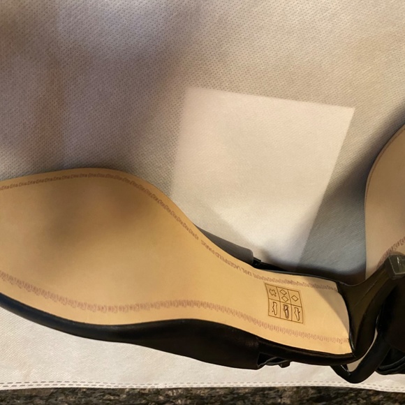 Shoes - Picture 6 of 7